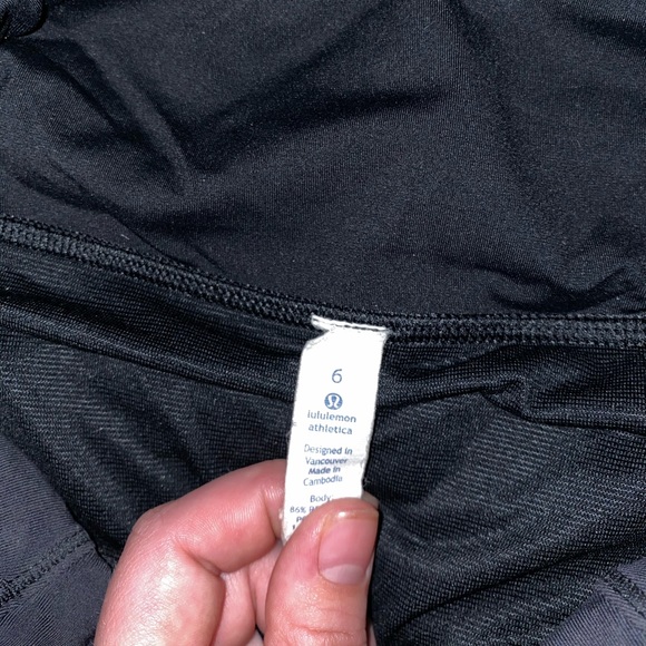 Lululemon Shorts Size 6 - Picture 3 of 3